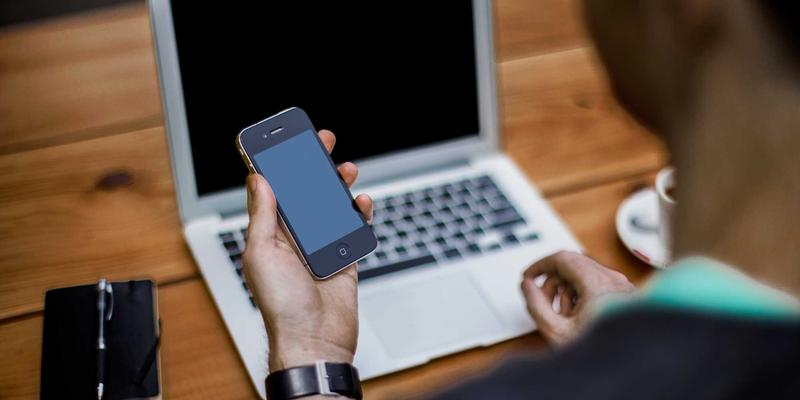 Undead来袭生存指南：基于最新Zombie News的末日堡垒房屋改造手册