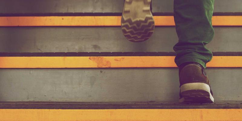 Zombie19：当丧尸病毒成为文化隐喻——恐怖叙事中的社会镜像