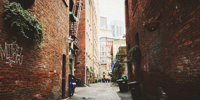 Zombie84：从末日幻想到文化符号，丧尸题材的集体记忆与时代隐喻