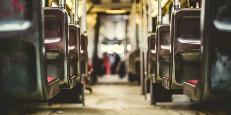 不死美学的渗透：僵尸文化如何重塑时尚、建筑与工业设计的视觉语言