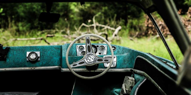 从被规训到失控：僵尸电影中的身体政治与undead象征